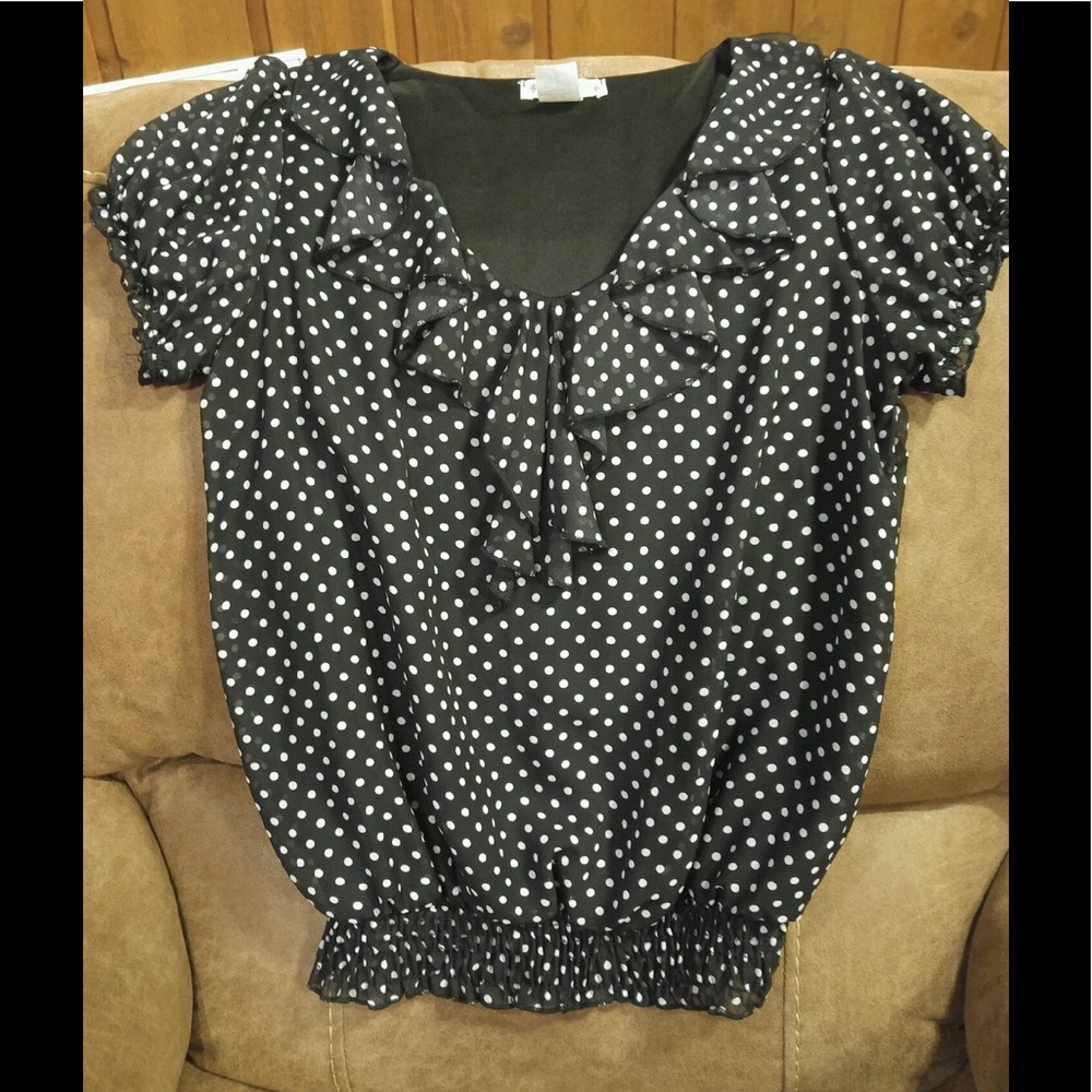 Women’s polka dot blouse!!